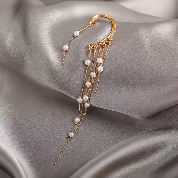 ⚜️𝟯𝟬%𝗢𝗙𝗙 𝗯𝘂𝗻𝗱𝗹𝗲𝘀 𝟯+⚜️ NEW Long Pearl Tassel Ear Cuff - Picture 6 of 8